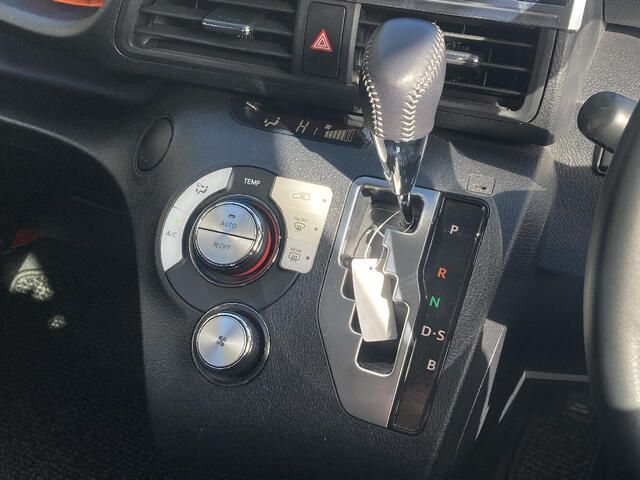 Toyota SIENTA 2017-05 191559-6