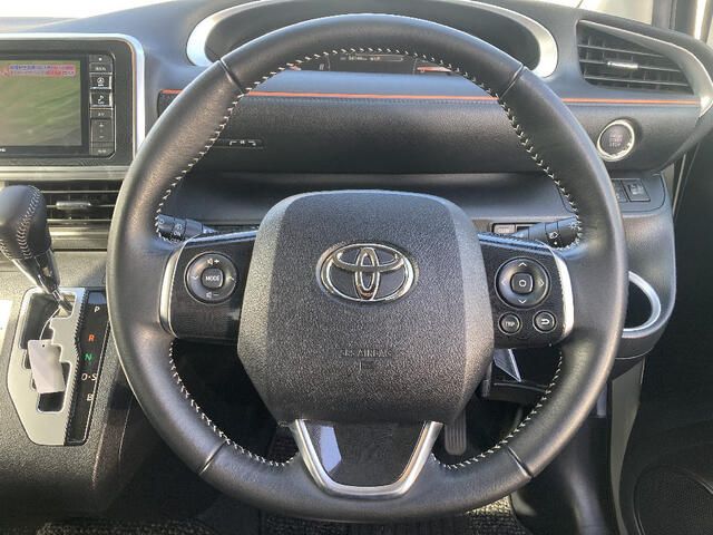 Toyota SIENTA 2017-05 191559-10
