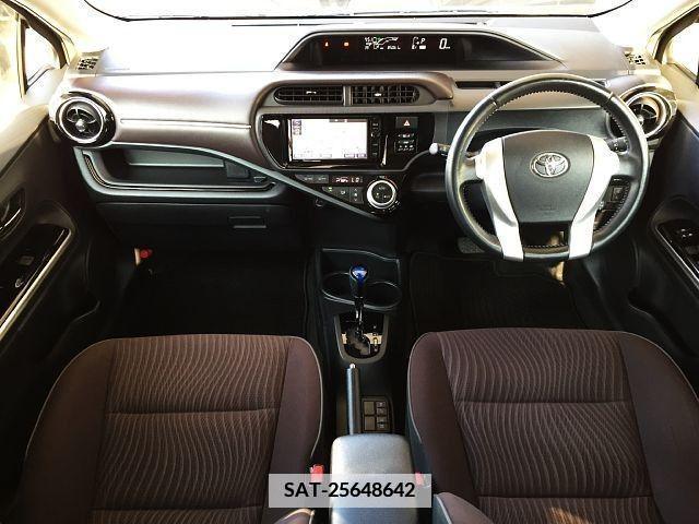 Toyota AQUA 2016-01 335869-1