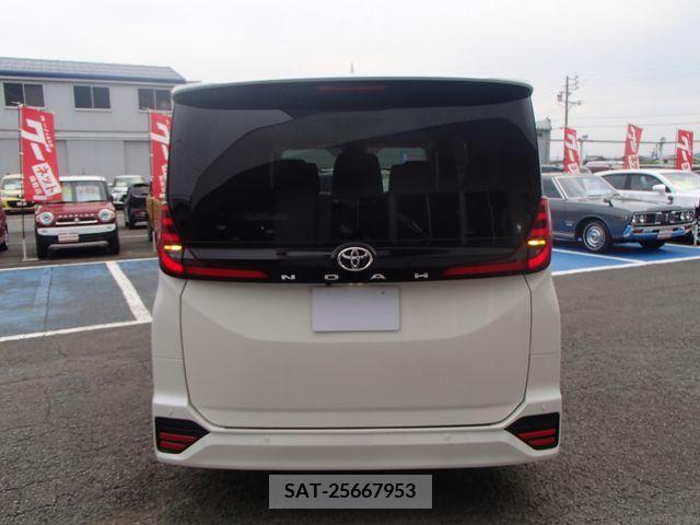Toyota NOAH 2022-03 313577-4