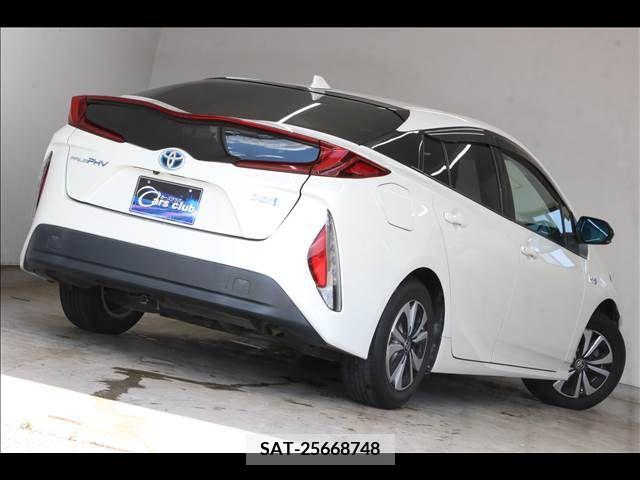 Toyota PRIUS PHV 2017-09 366813-11