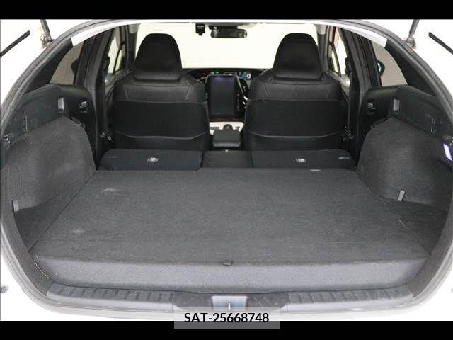 Toyota PRIUS PHV 2017-09 366813-19