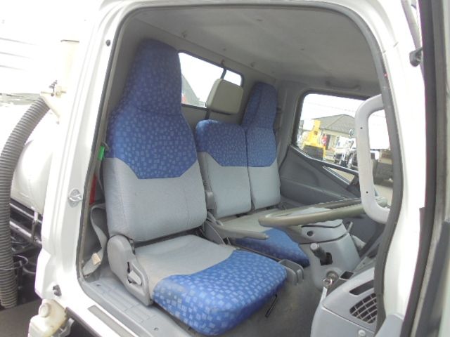 Mitsubishi CANTER 2004-06 7556-8