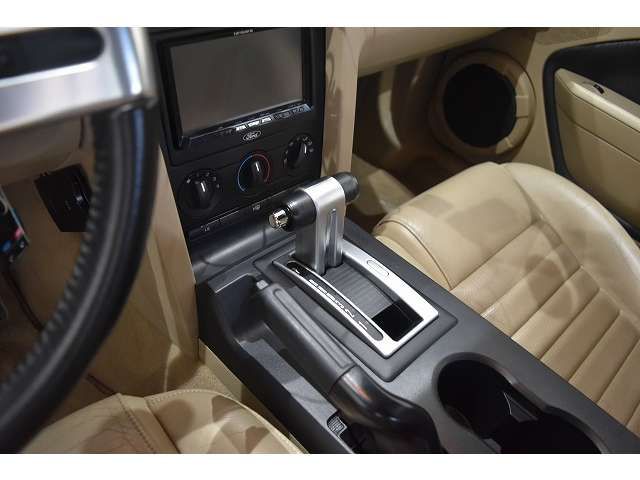 Ford MUSTANG 2008-03 8666-11