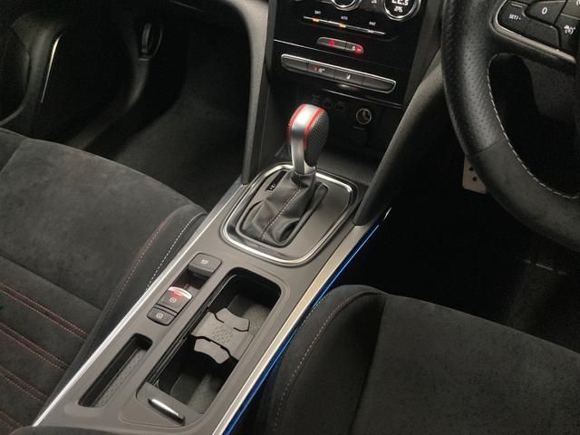 Renault MEGANE 2022-07 13729-11