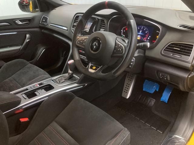 Renault MEGANE 2022-07 13729-1