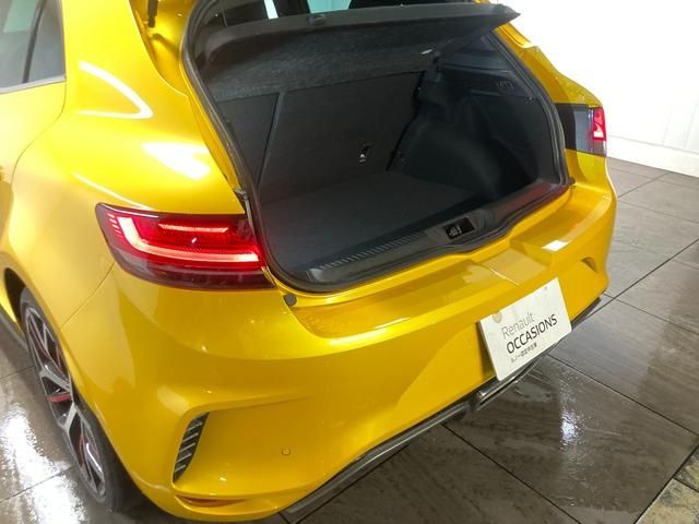 Renault MEGANE 2022-07 13729-15