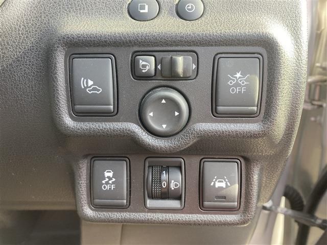 Nissan NOTE 2018-07 23215-17