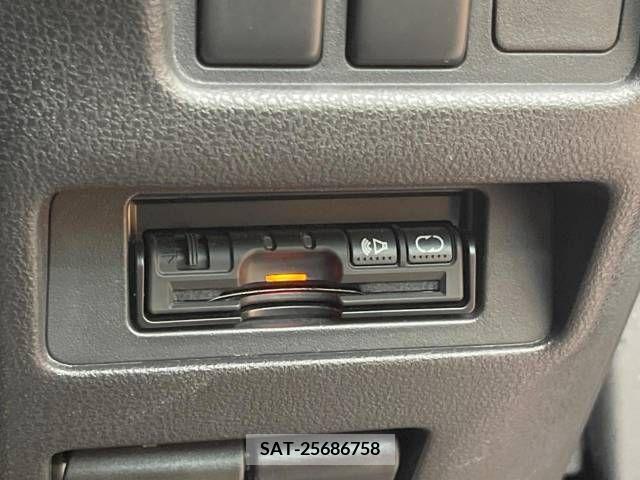Nissan JUKE 2012-07 382122-3