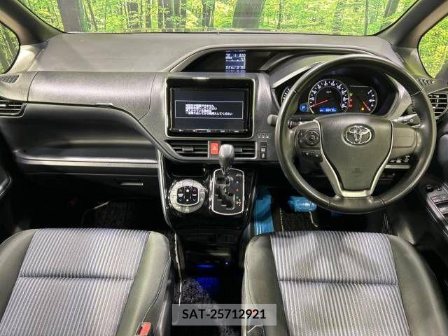 Toyota VOXY 2017-02 321477-1