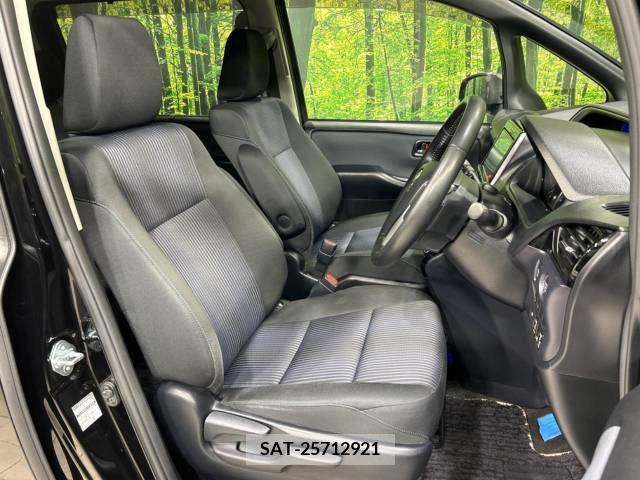 Toyota VOXY 2017-02 321477-7