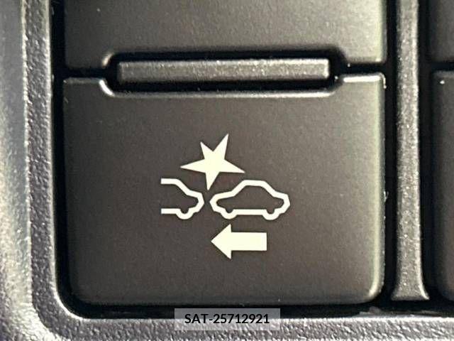 Toyota VOXY 2017-02 321477-6
