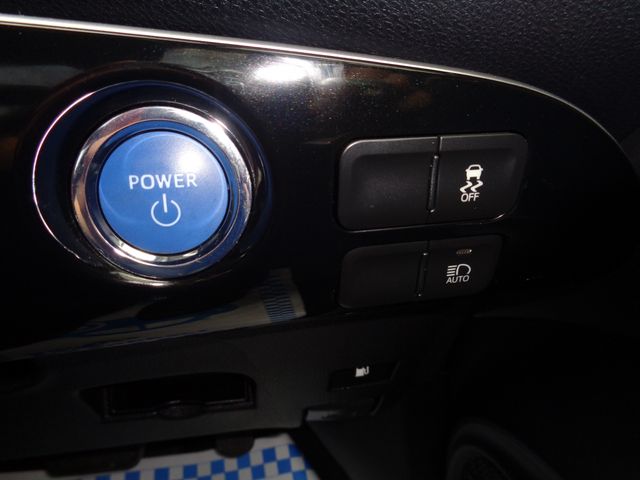 Toyota PRIUS 2017-02 8287-16