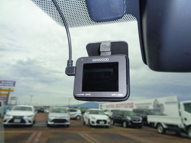 Toyota PRIUS 2017-02 8287-18