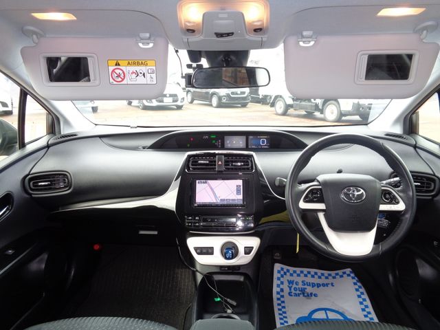 Toyota PRIUS 2017-02 8287-11