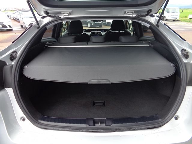 Toyota PRIUS 2017-02 8287-19