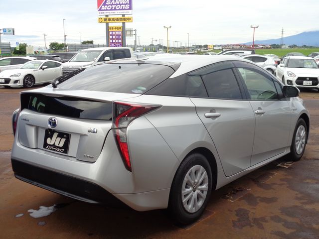 Toyota PRIUS 2017-02 8287-2