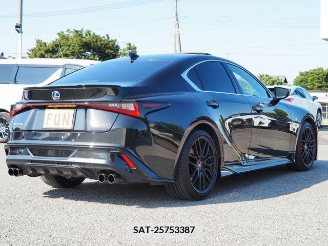 Lexus IS 2021-06 354102-4