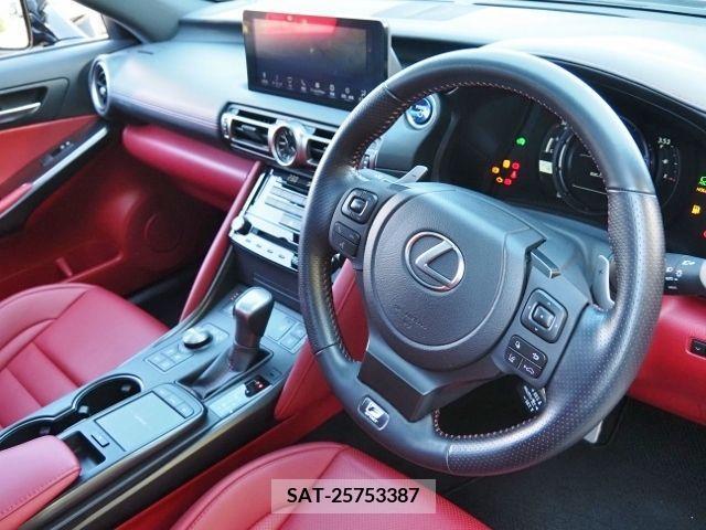 Lexus IS 2021-06 354102-27