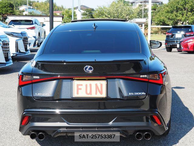 Lexus IS 2021-06 354102-6
