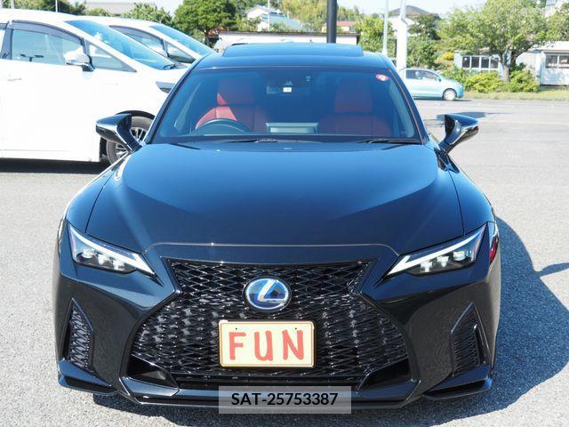 Lexus IS 2021-06 354102-1