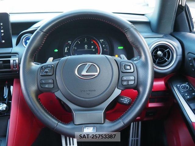 Lexus IS 2021-06 354102-17