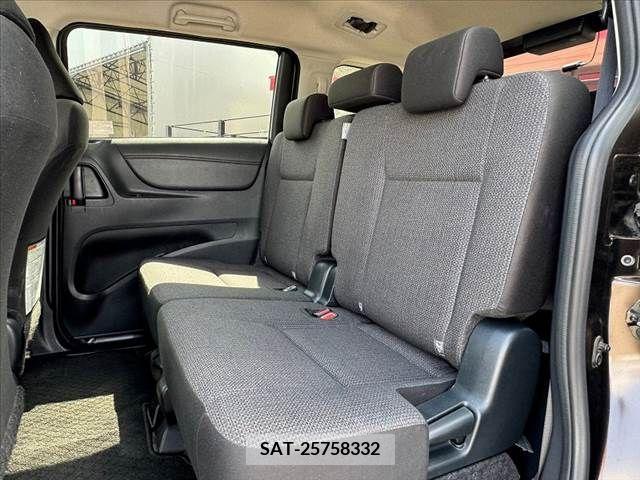Toyota SIENTA 2019-04 329539-17