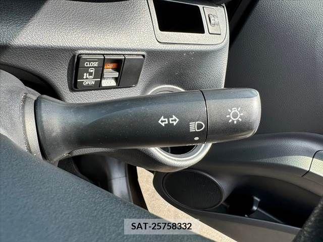 Toyota SIENTA 2019-04 329539-21