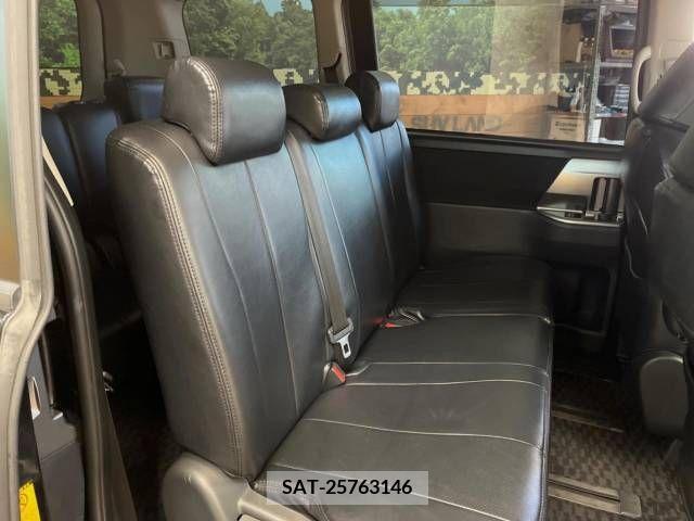 Toyota VOXY 2011-10 370316-8