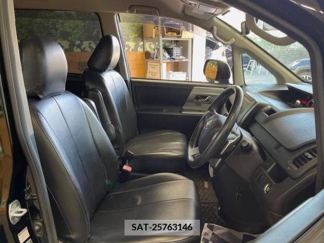 Toyota VOXY 2011-10 370316-7