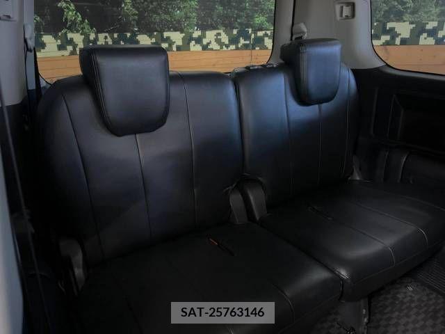 Toyota VOXY 2011-10 370316-9
