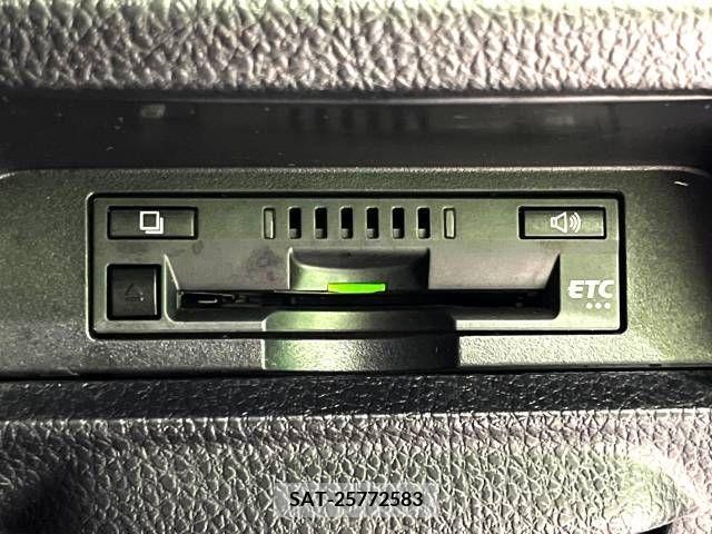 Toyota VOXY 2017-10 321537-9