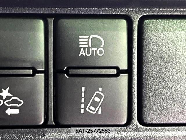 Toyota VOXY 2017-10 321537-6