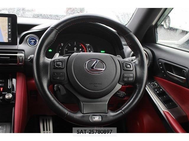 Lexus IS 2021-05 216370-15
