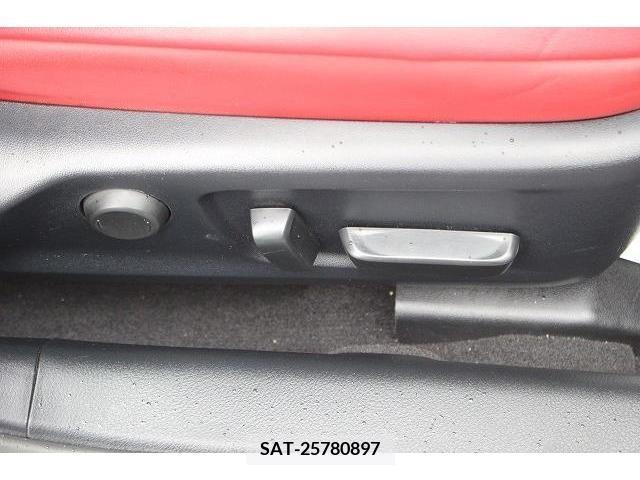 Lexus IS 2021-05 216370-3