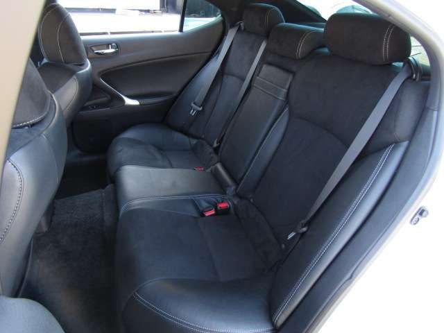 Lexus IS 2010-11 16644-14