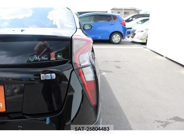 Toyota PRIUS 2016-01 366656-10
