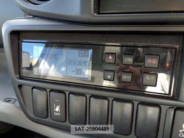 Hino DUTRO 2018-06 203345-7