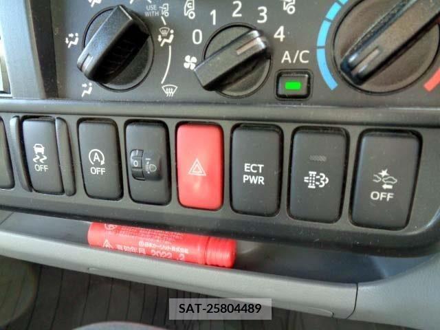 Hino DUTRO 2018-06 203345-9