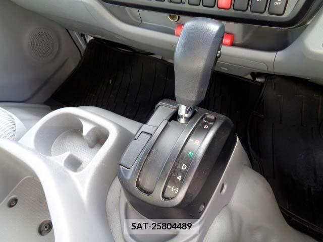 Hino DUTRO 2018-06 203345-5