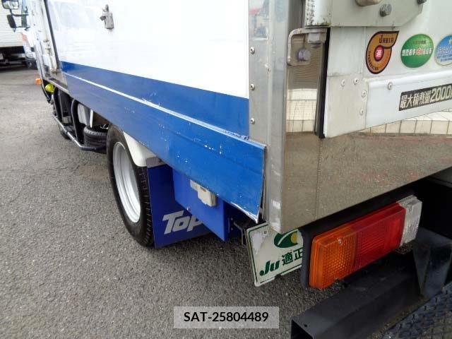 Hino DUTRO 2018-06 203345-23