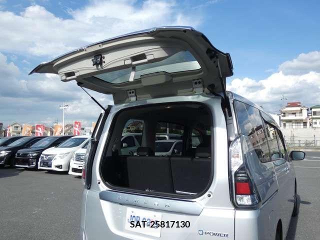 Nissan SERENA 2018-01 201398-9