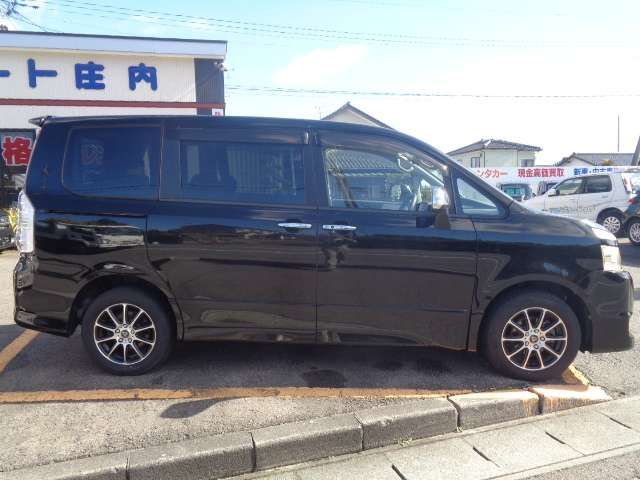 Toyota VOXY 2008-09 182061-3