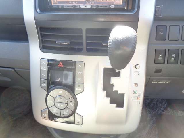 Toyota VOXY 2008-09 182061-9
