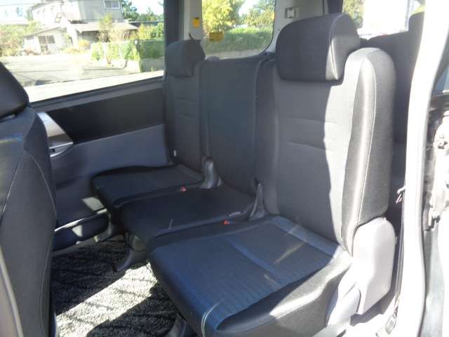 Toyota VOXY 2008-09 182061-12