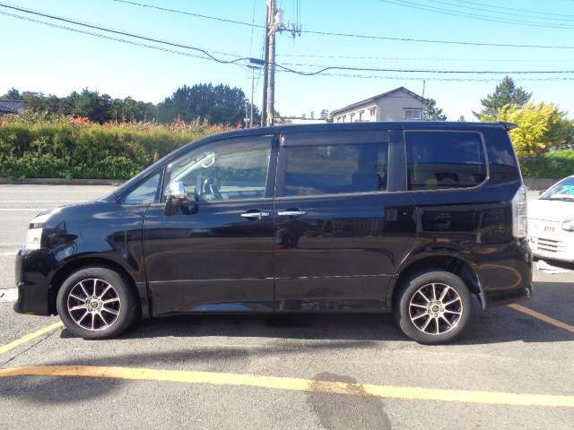 Toyota VOXY 2008-09 182061-7