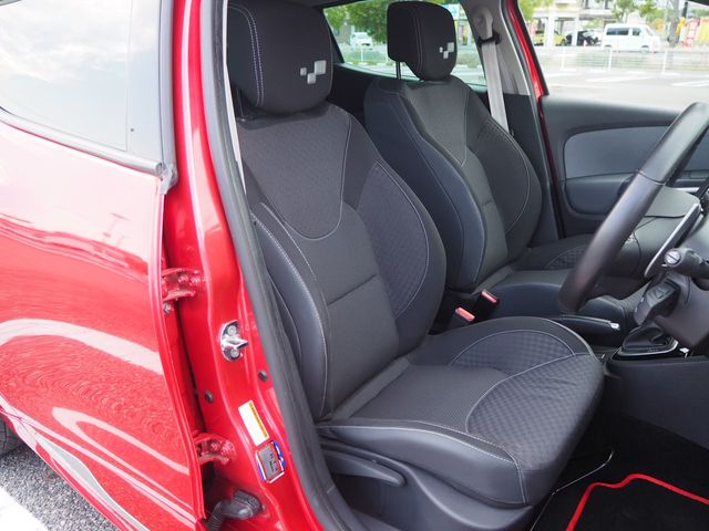 Renault LUTECIA 2016-11 12592-20