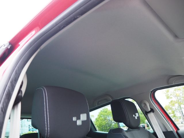 Renault LUTECIA 2016-11 12592-23