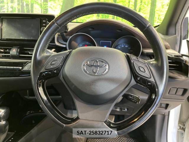 Toyota C-HR 2017-08 357775-10