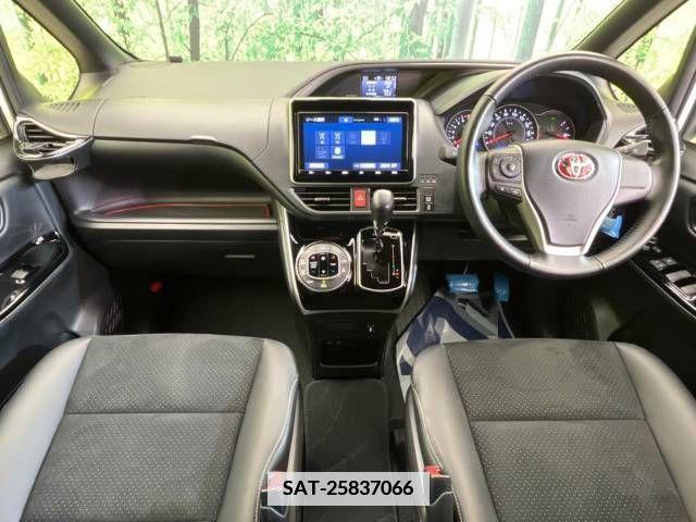 Toyota VOXY 2021-10 385163-1